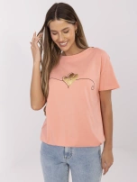 Koralowy t-shirt ze ściągaczem na dole