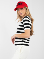 Czarny damski sweter z niewielkim haftem