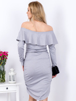 Graue, geraffte Kleid mit Carmen-Ausschnitt.