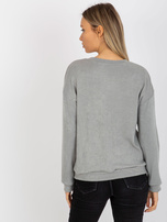 Großhandel Grauer Damenpullover klassisch mit 3D-Applikation.