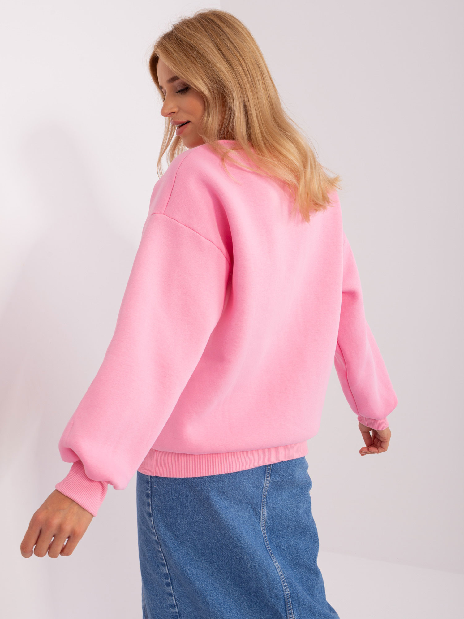 Różowa bluza bez kaptura o kroju oversize