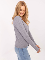 Grau offener Pullover mit V-Ausschnitt.