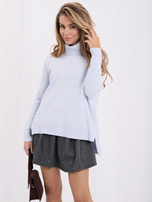 Jasnoniebieski  sweter oversize z dłuższym tyłem
