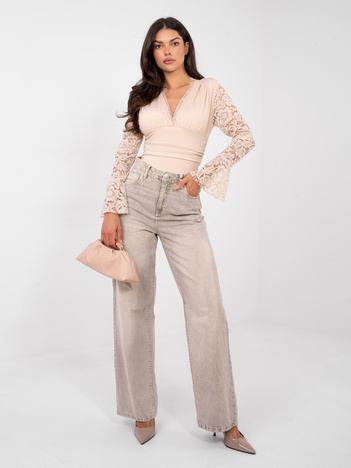 Beżowe eleganckie body z rozkloszowanym rękawem