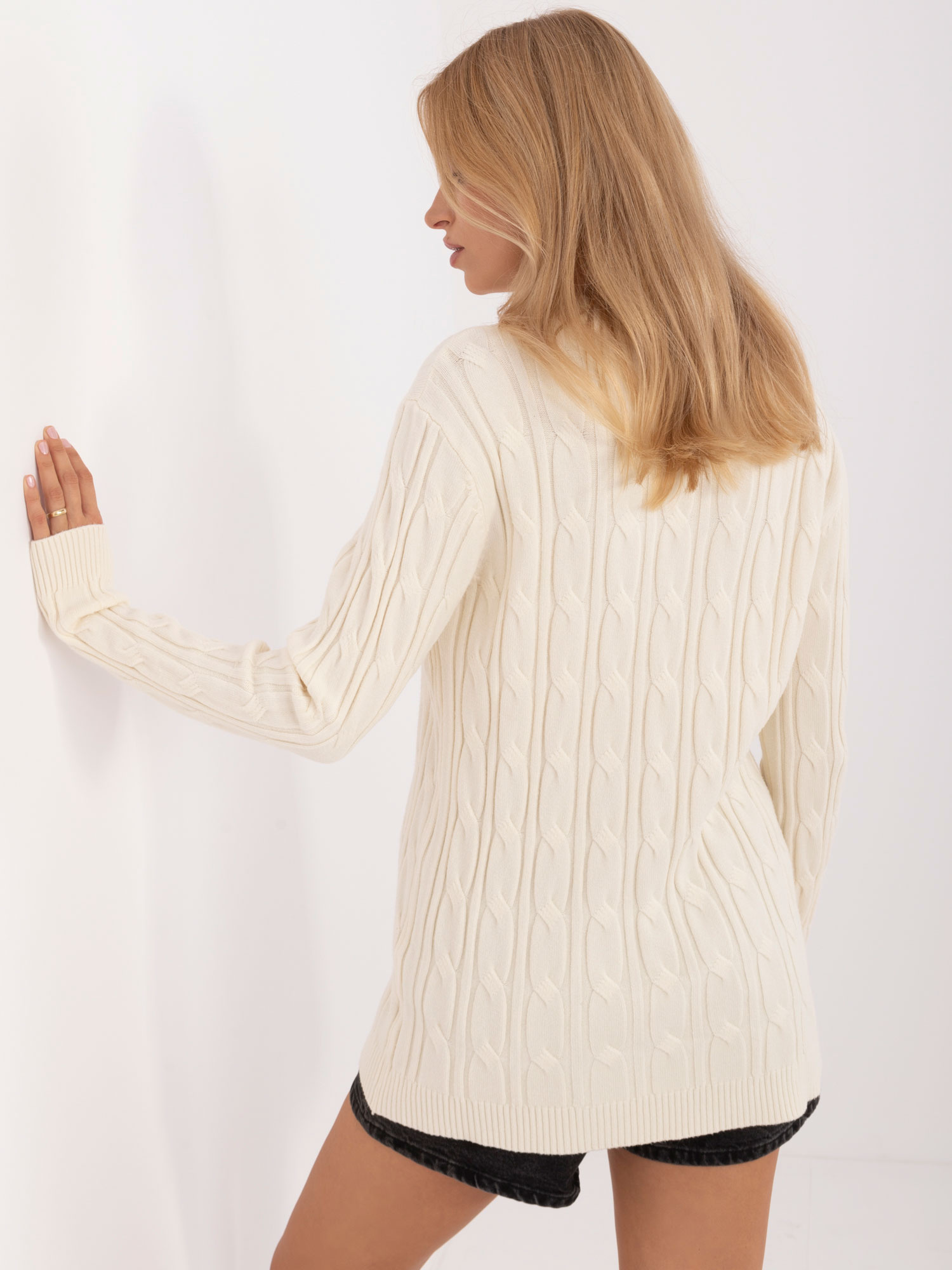 Sweter ecru