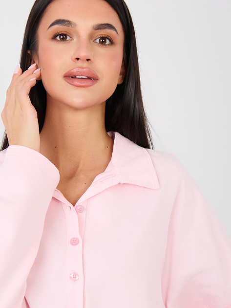 Jasnoróżowa sztruksowa bluzka z kołnierzykiem