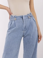 Niebieskie damskie jeansy z ozdobnymi guzikami
