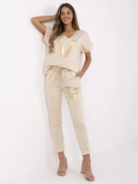 Beżowy casualowy komplet ze złotymi wstawkami