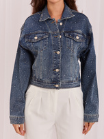 Dunkelblaue Jeansjacke mit dekorativen Nieten.