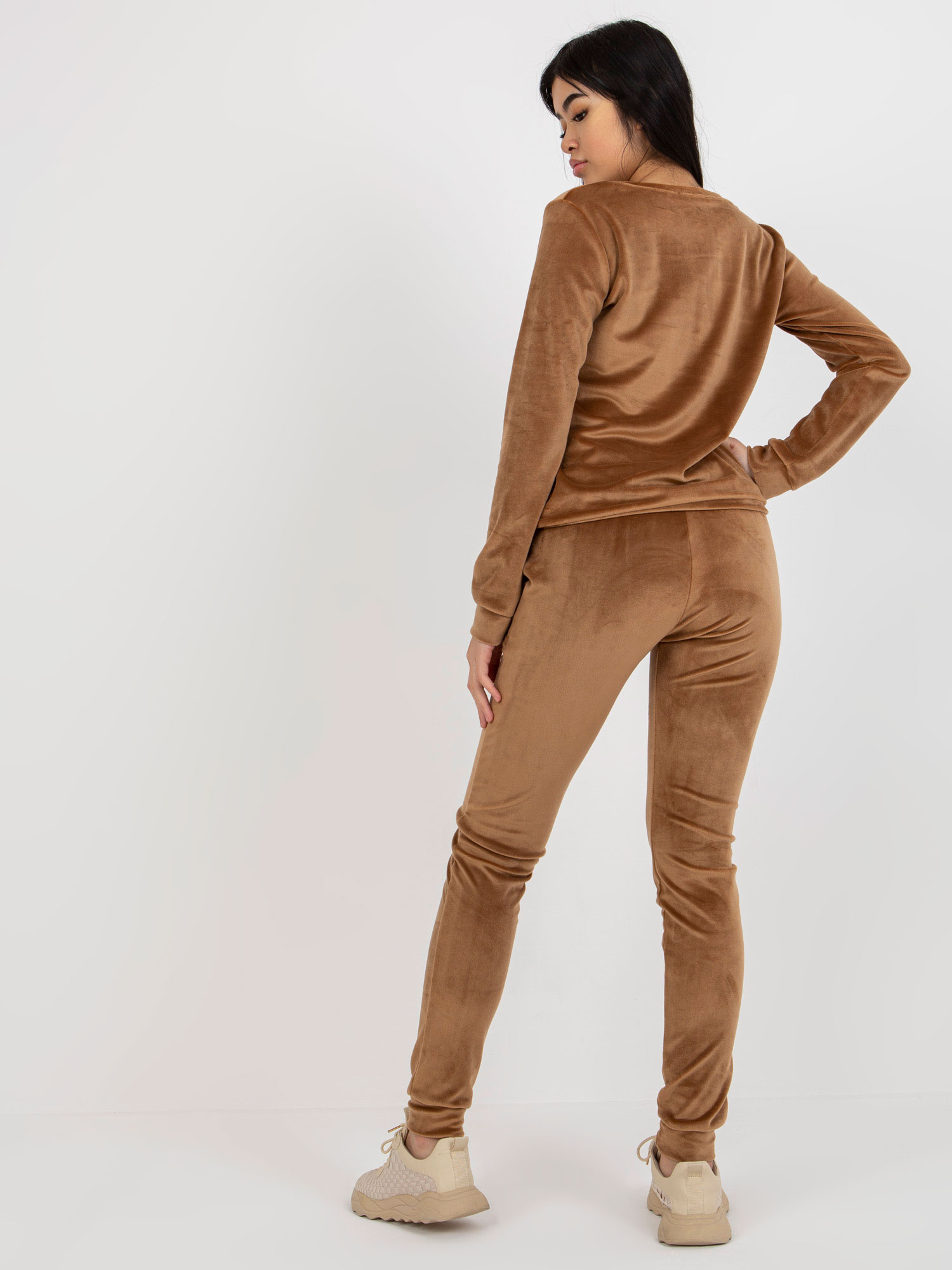 Camelowy komplet welurowy ze spodniami Clarisa RUE PARIS