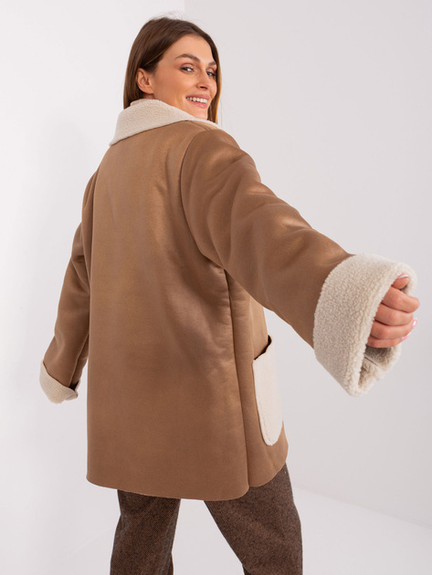 Hurt Camelowo-beżowy kożuch z zapięciem na guziki