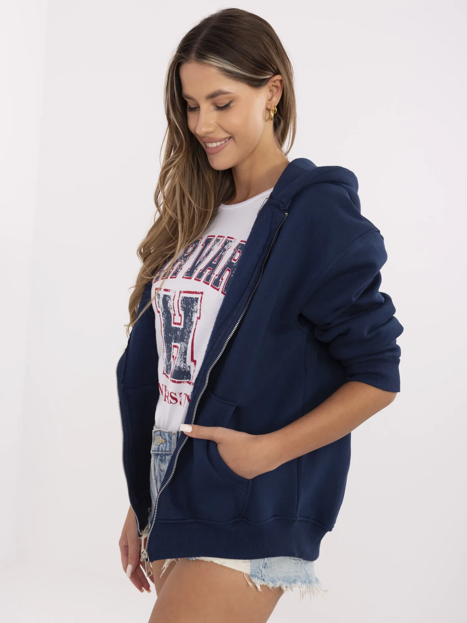 Dunkelblaue Basic-Zip-Jacke mit Fütterung.