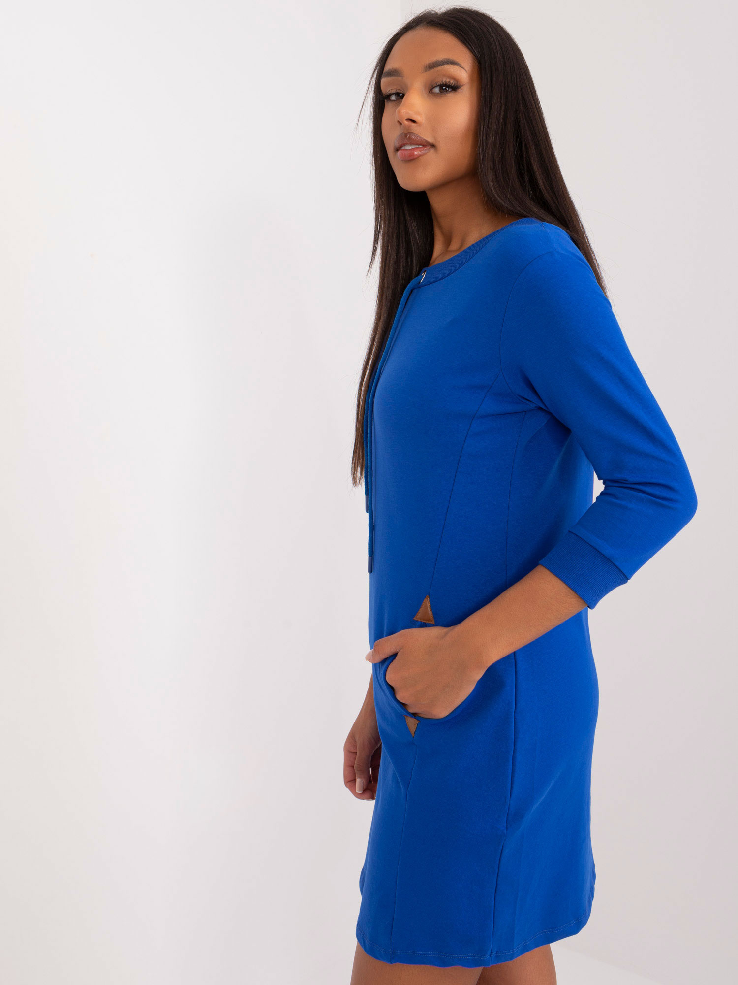 Kobaltowa dresowa sukienka z rękawem 3/4 RUE PARIS 