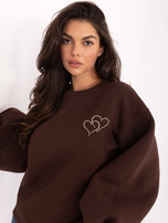 Tmavě hnědá mikina s výřezem na zádech.