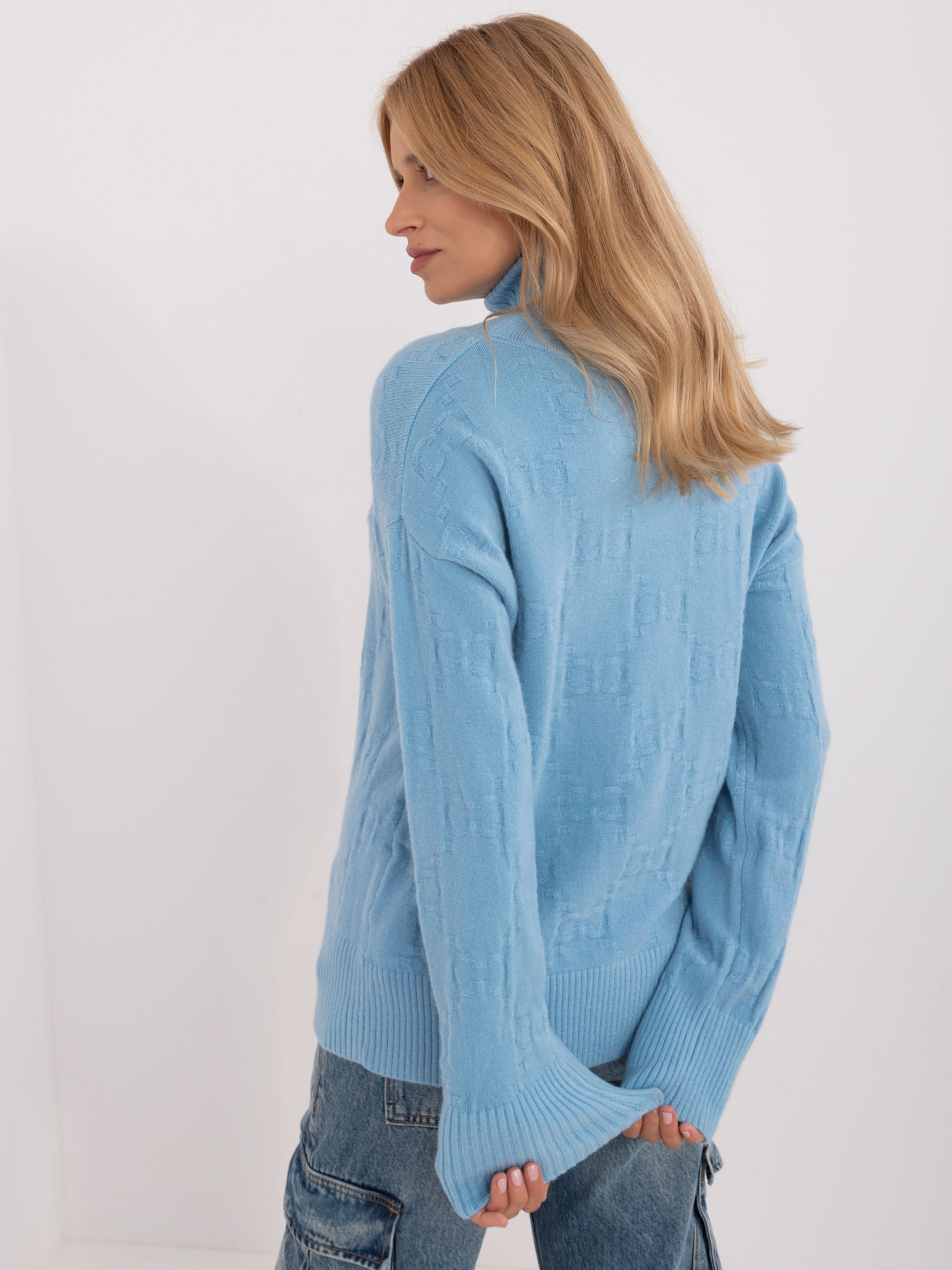 Sweter jasny niebieski