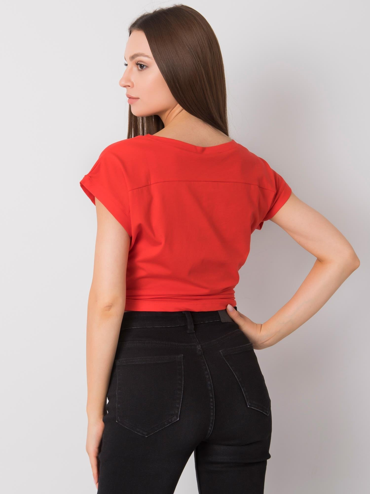 Raudona marškinėliai su spauda Aloha.