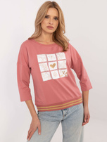 Hurt Brudnoróżowa bluzka z nadrukiem i aplikacją