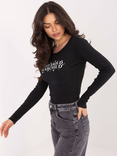 Czarna dopasowana bluzka z napisem