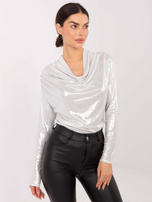 Jasnosrebrna bluzka z drapowaniem 