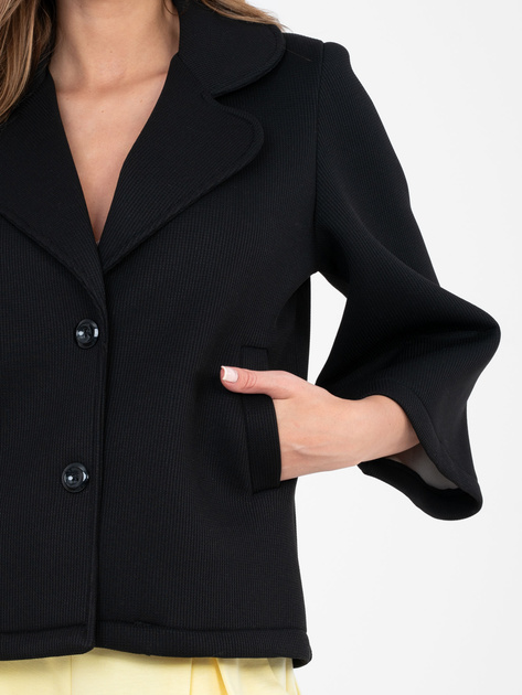 Czarny piankowy płaszcz z kieszeniami