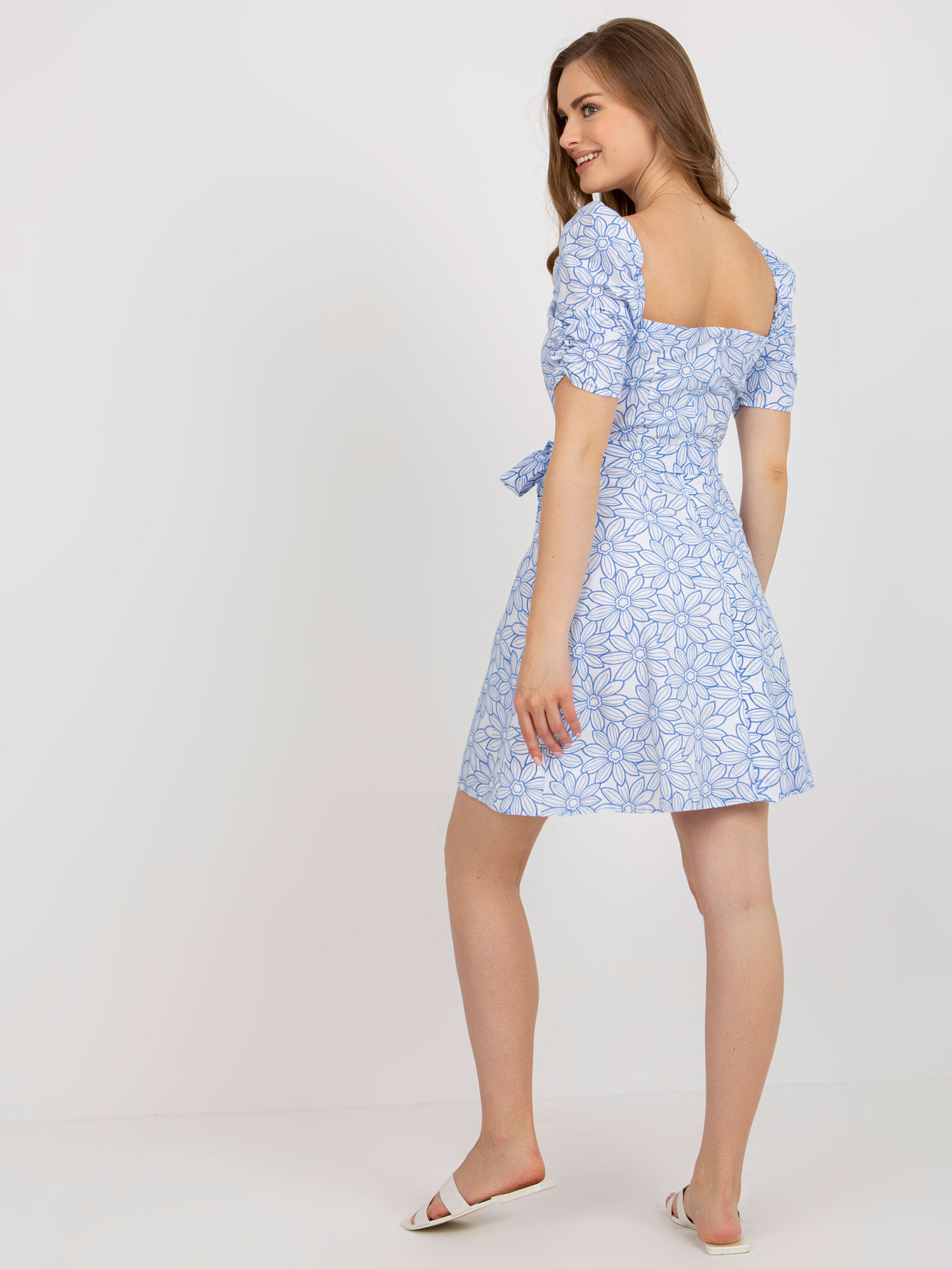 Hurt White-blue summer dress with short sleeves.