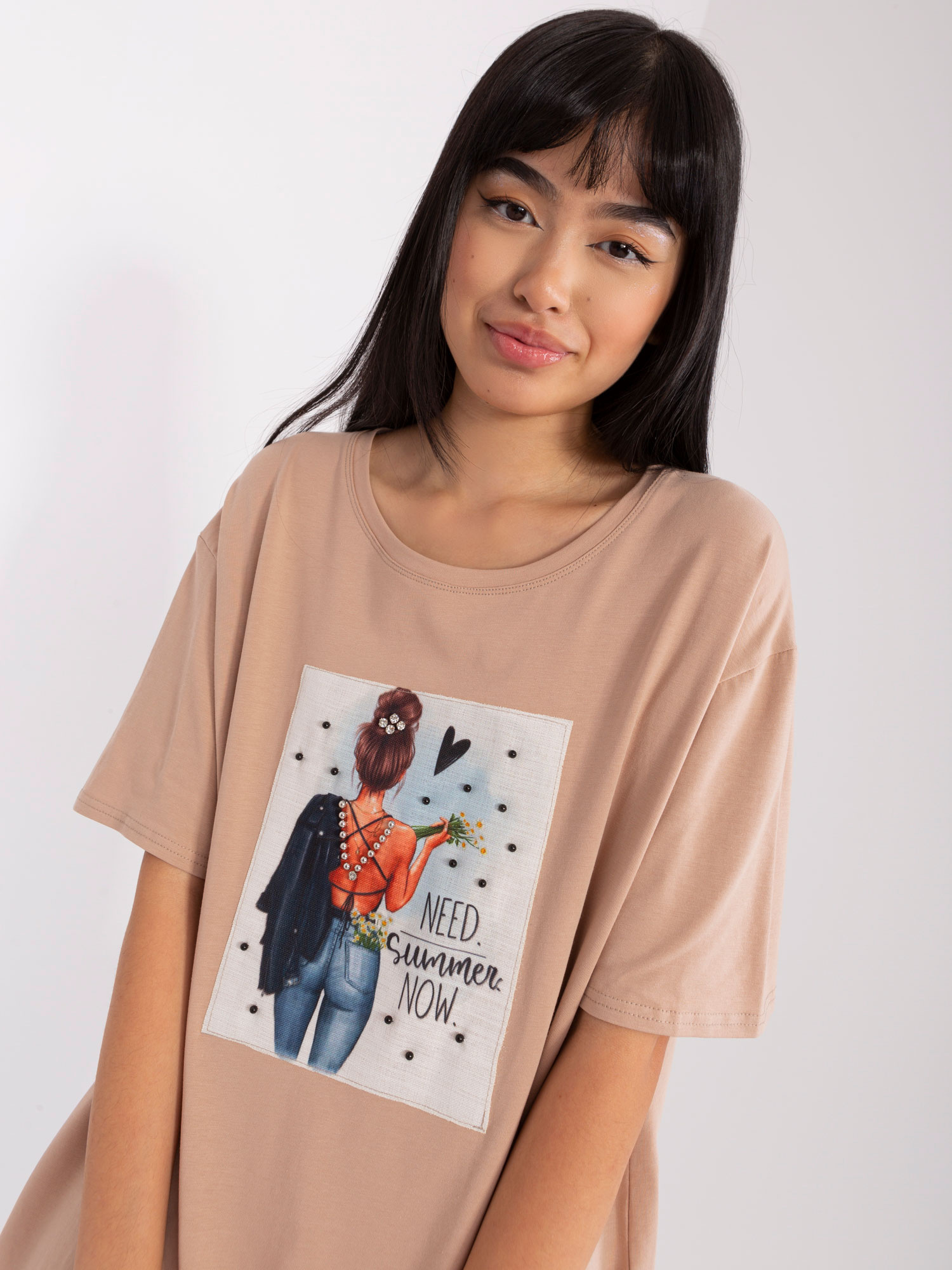 Beżowy t-shirt z nadrukiem i okrągłym dekoltem