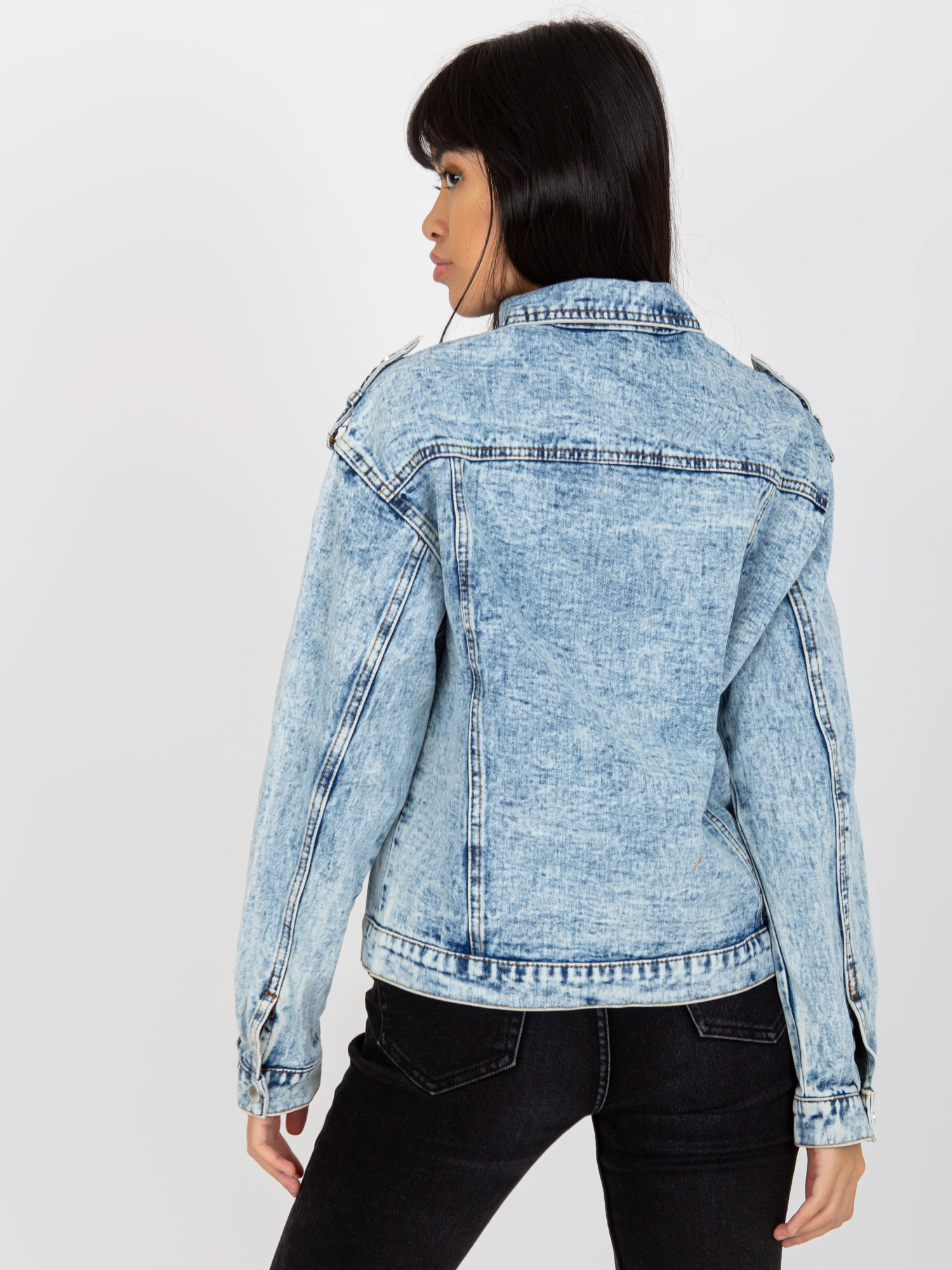 Hurt Blaue Damen Jeansjacke mit Druckknöpfen.