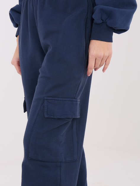 Granatowe dresowe spodnie z prostą nogawką