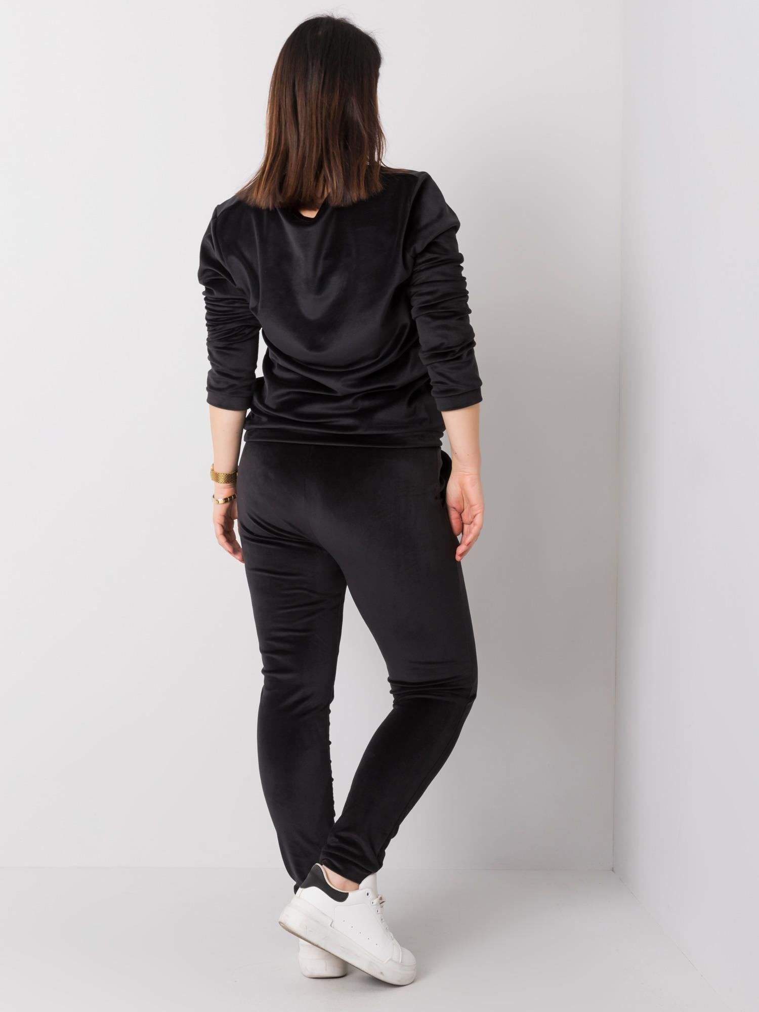 Juodas veliūro komplektas plus size Jeanne.