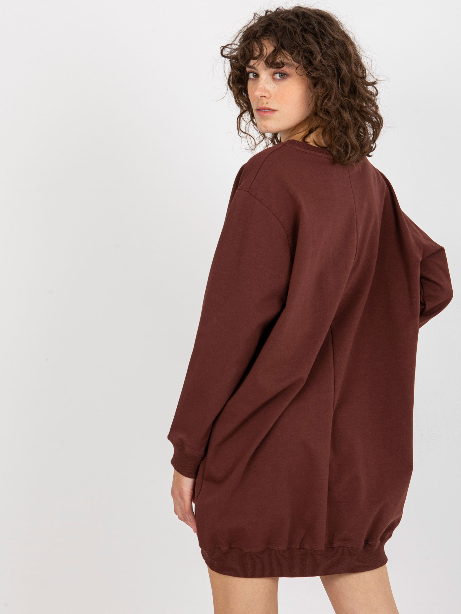 Ciemnobrązowo-różowa długa bluza oversize z nadrukiem