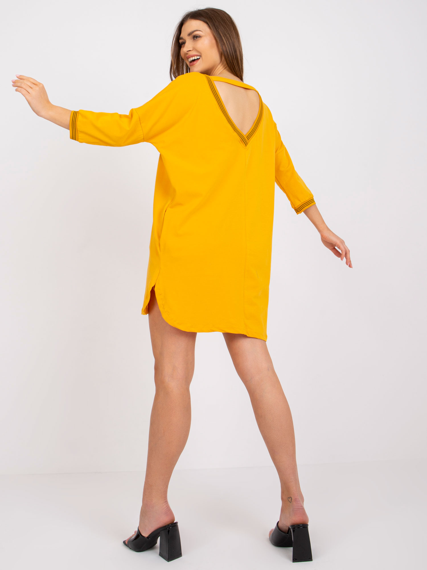 Helles orangefarbenes Sweatkleid Nova RUE PARIS.