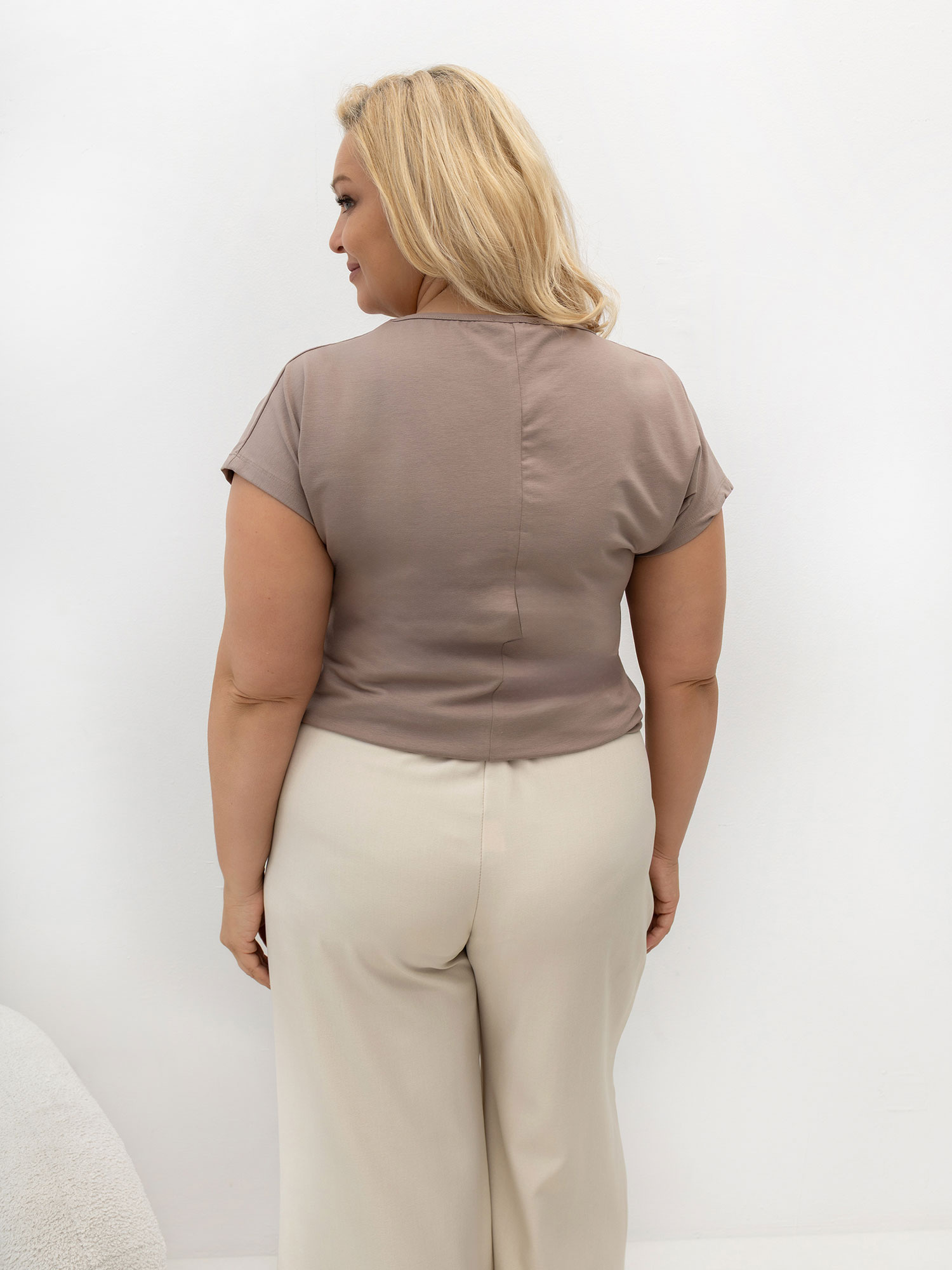 T-shirt ciemny bezowy