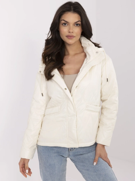 Kremowa przejściowa kurtka z pikowaniem