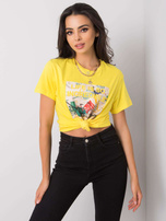 Gelbes T-Shirt mit dem Aufdruck Adalia.