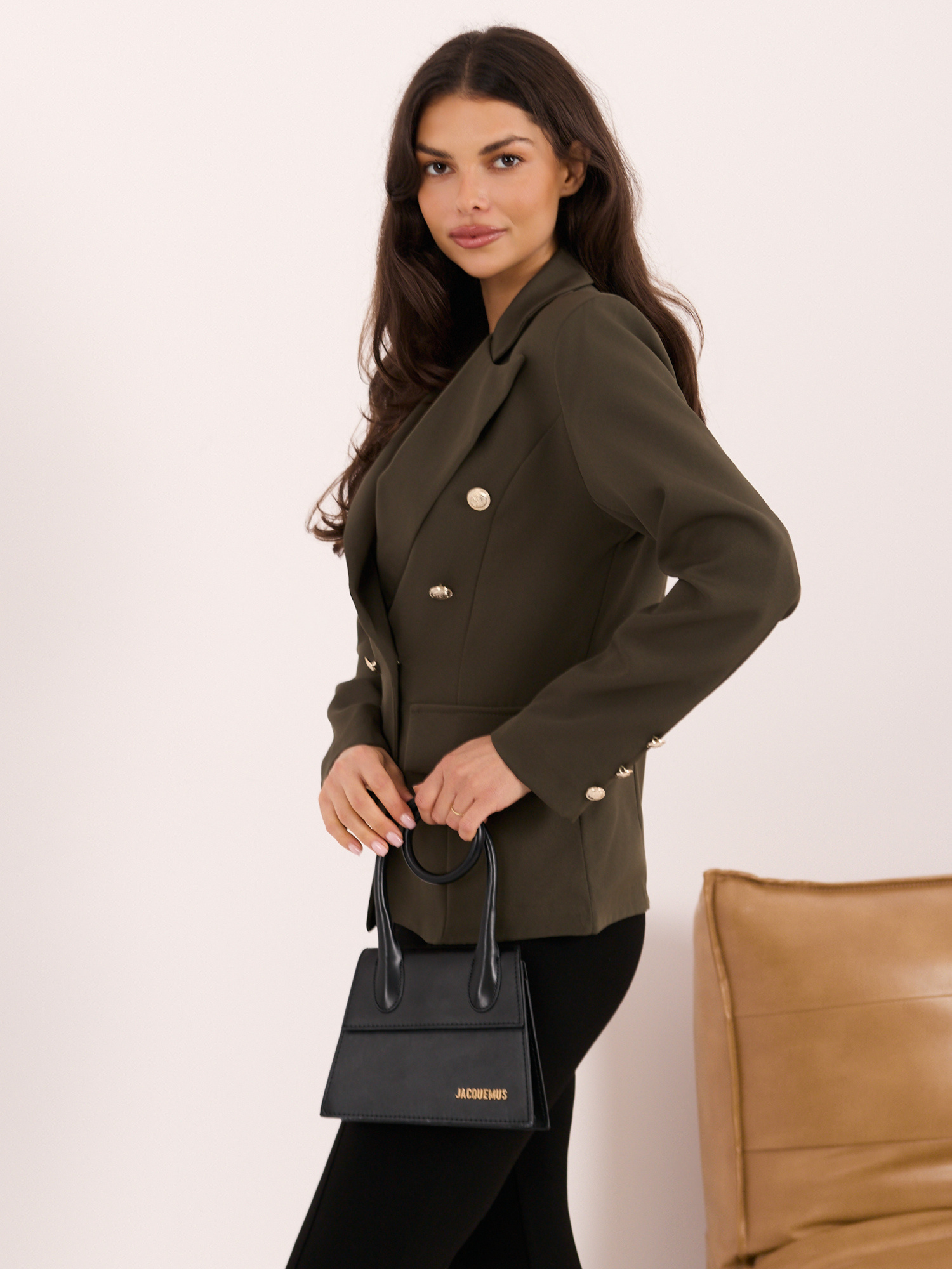 Hurt Khaki Jacke mit dekorativen Knöpfen OCH BELLA.