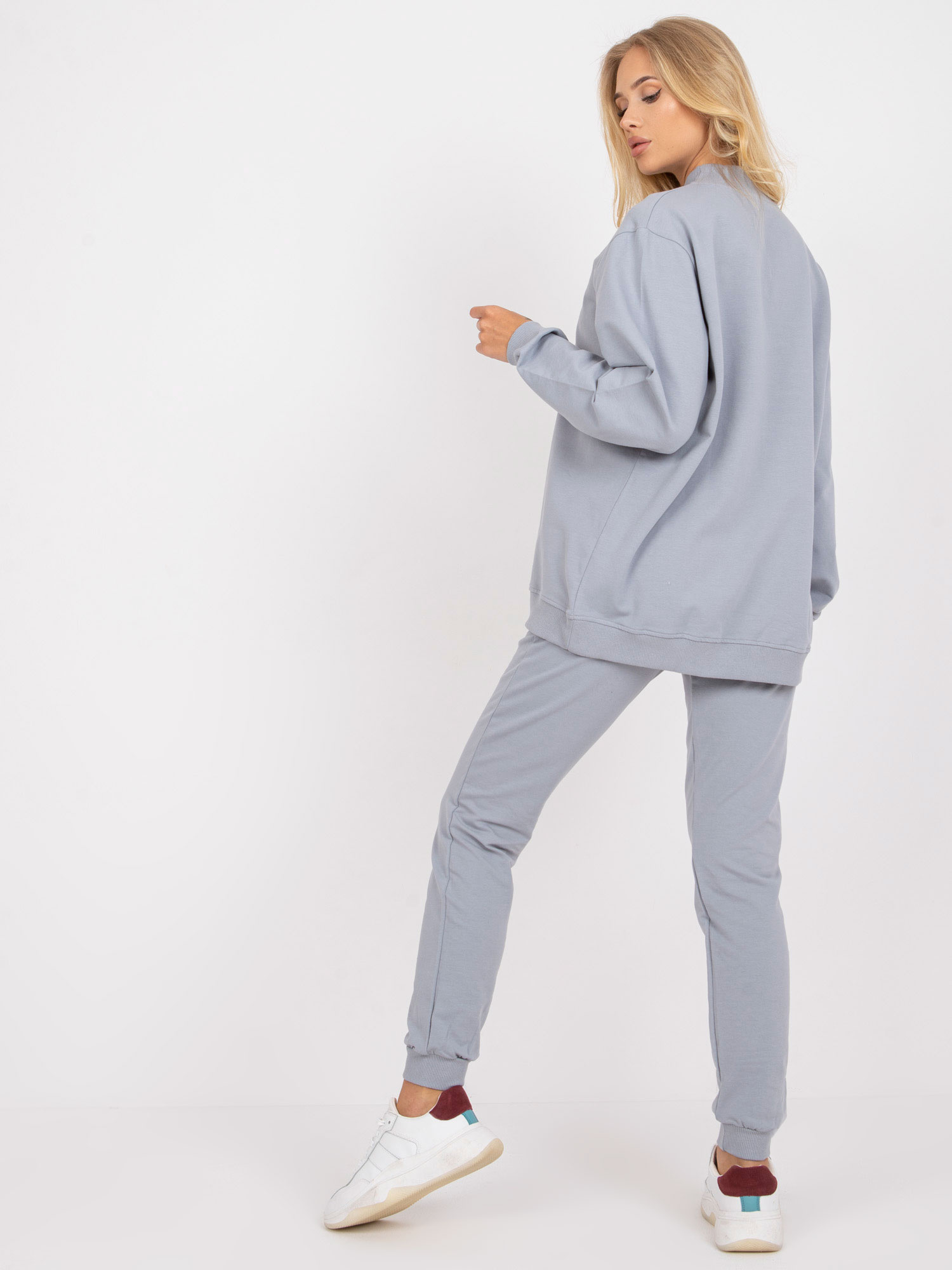 Szara dresowa bluza basic oversize z długim rękawem 