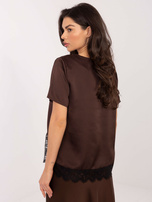 Czekoladowa satynowa bluzka z koronką 
