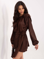 Brązowy elegancki kombinezon z wiązaniem w talii