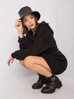 Czarna sukienka dresowa z kapturem Skyla