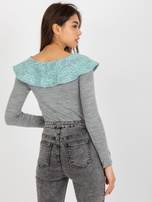 Hurt Szaro-miętowa bluzka z koronką i długim rękawem