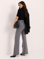 Dunkelgraue Strickhose mit Schlitz und hoher Taille.