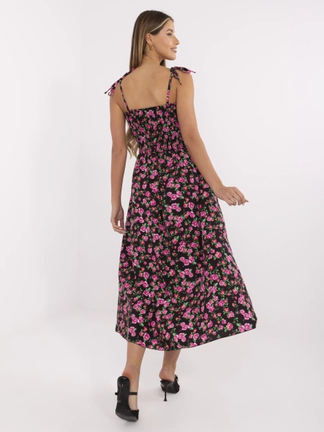 Czarna sukienka z zapięciem na guziki