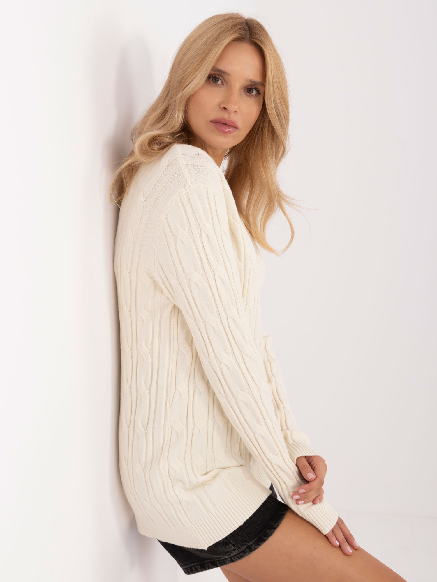 Sweter ecru