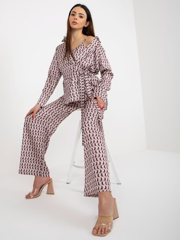 Bežinė-rožinė trijų dalių elegantiška komplektas su topu.