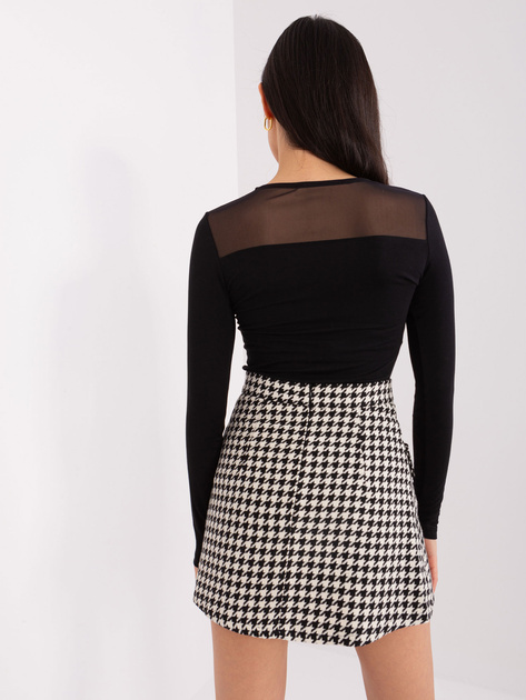 Hurt Czarna bluzka z siateczkowym dekoltem BASIC FEEL GOOD