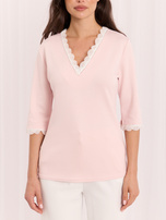Helle rosa elegante Bluse mit Zirkonia.