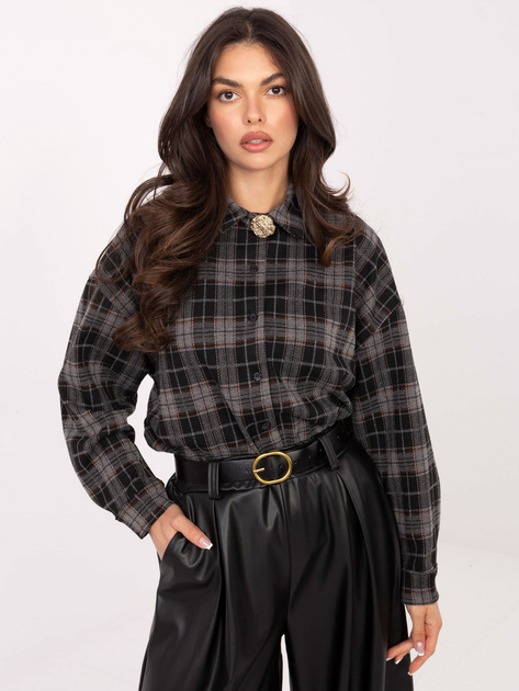 Czarna damska koszula z odpinaną broszką