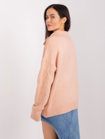 Hurt Brzoskwiniowy sweter z warkoczami i kołnierzem