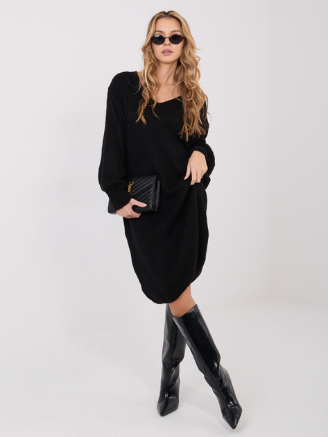 Czarna sweterkowa sukienka z bufiastym rękawem