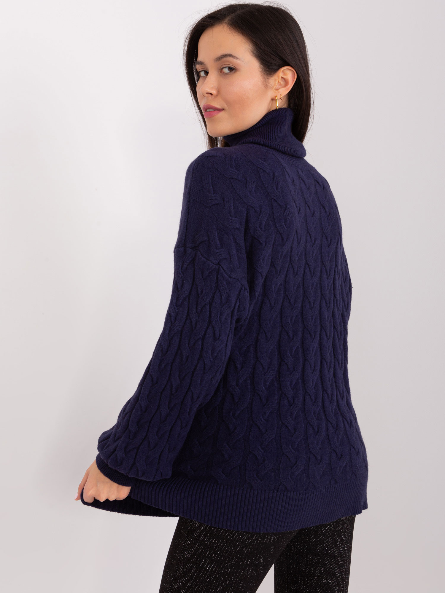 Granatowy sweter damski z golfem